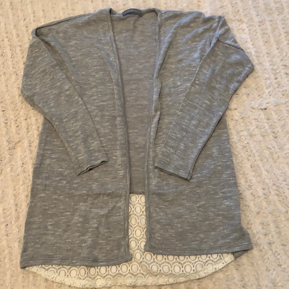 Grey cardigan with lace appliqué